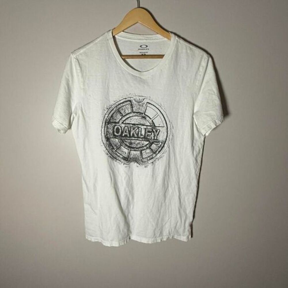 vintage y2k oakley spellout logo graphic tee‎
